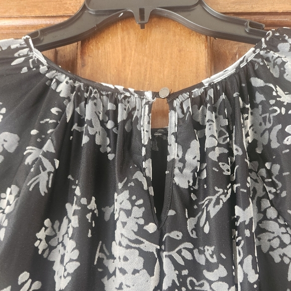 Badlgley Mischka Black and White Ruffled Puff Sleeve Blouse Sz M - Picture 5 of 5